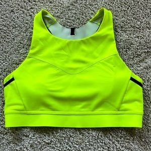 Like new. Brooks 3-pocket sports bra, size 34 C/D.